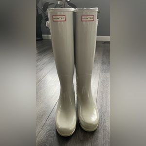 EUC women’s tall Hunter boot.  Chalk gloss boot.  Sz 8